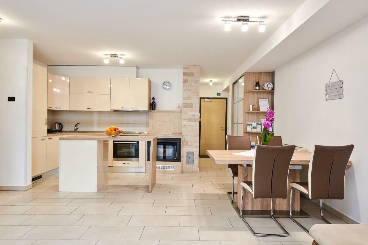 Apartman Leon Umag Exterior photo